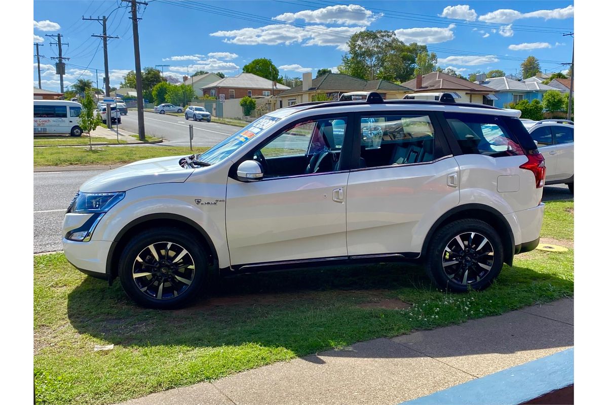 2021 Mahindra XUV 500