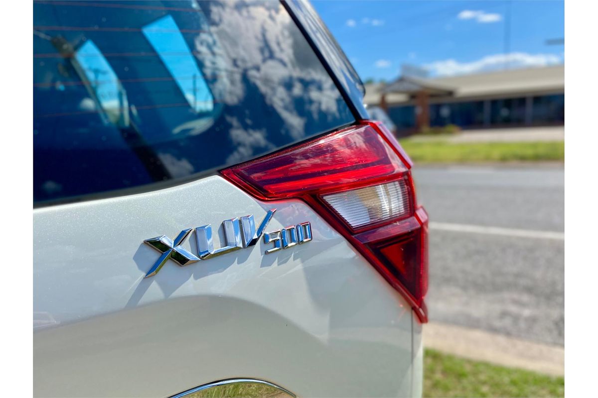 2021 Mahindra XUV 500