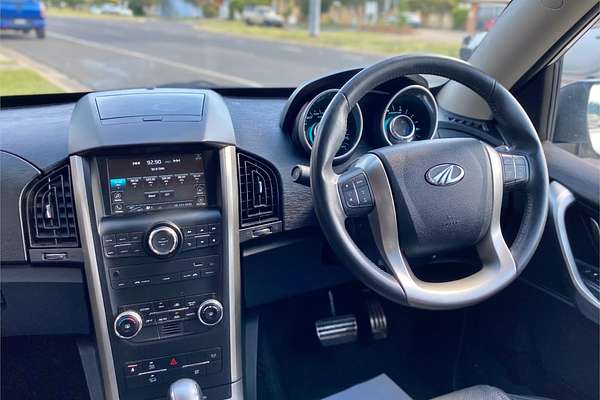 2021 Mahindra XUV 500