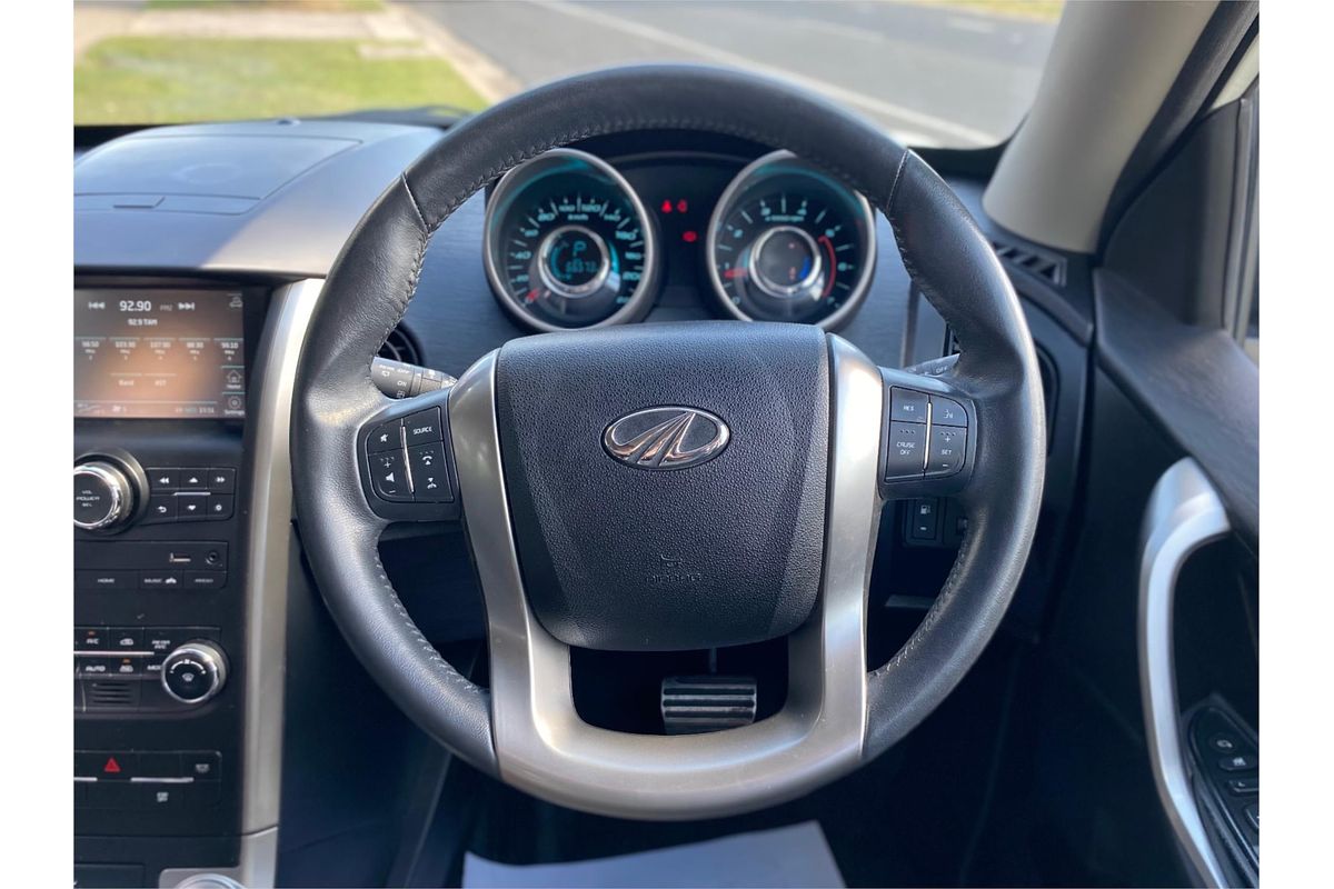 2021 Mahindra XUV 500