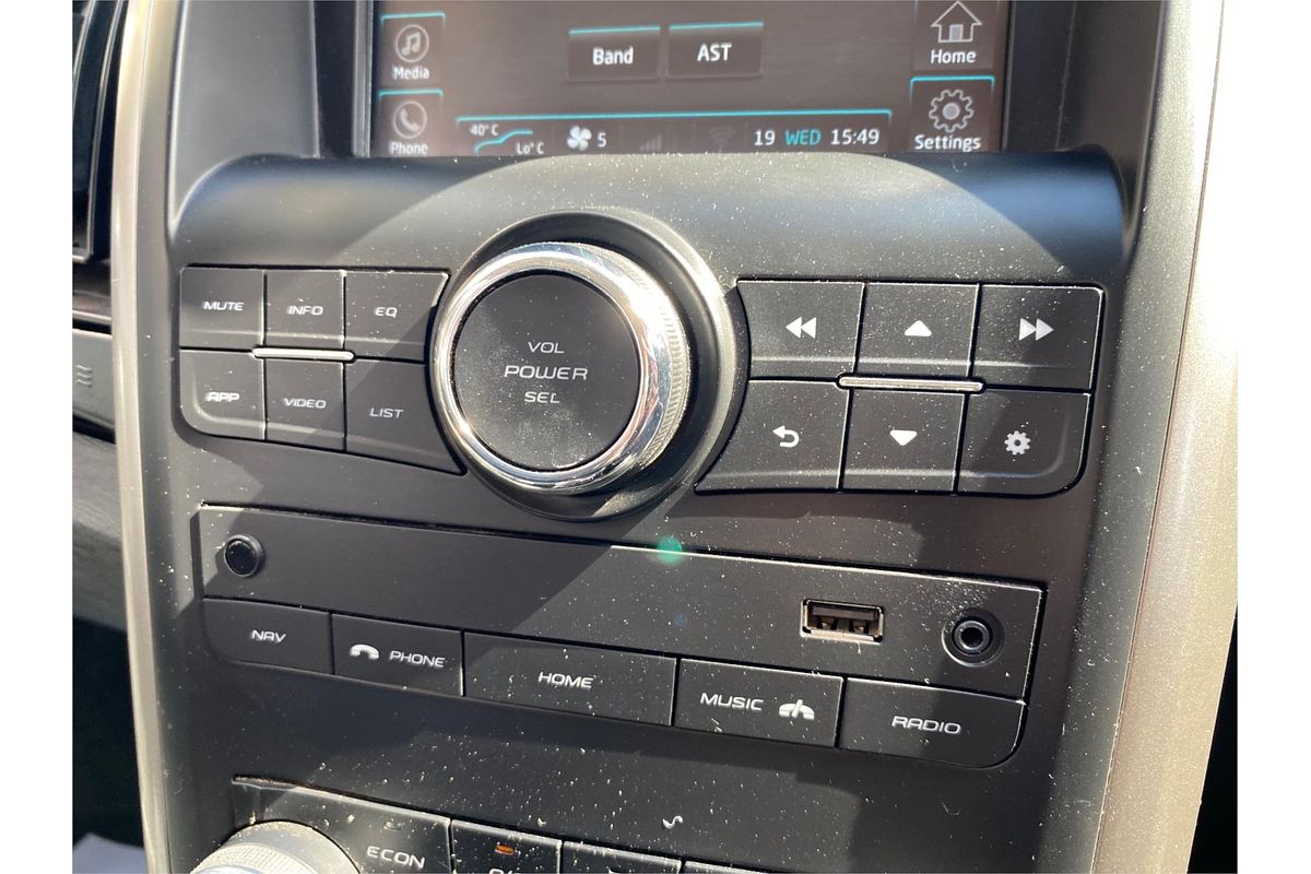 2021 Mahindra XUV 500