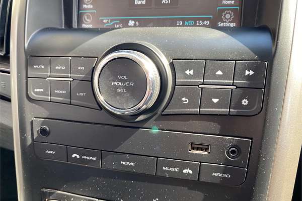 2021 Mahindra XUV 500