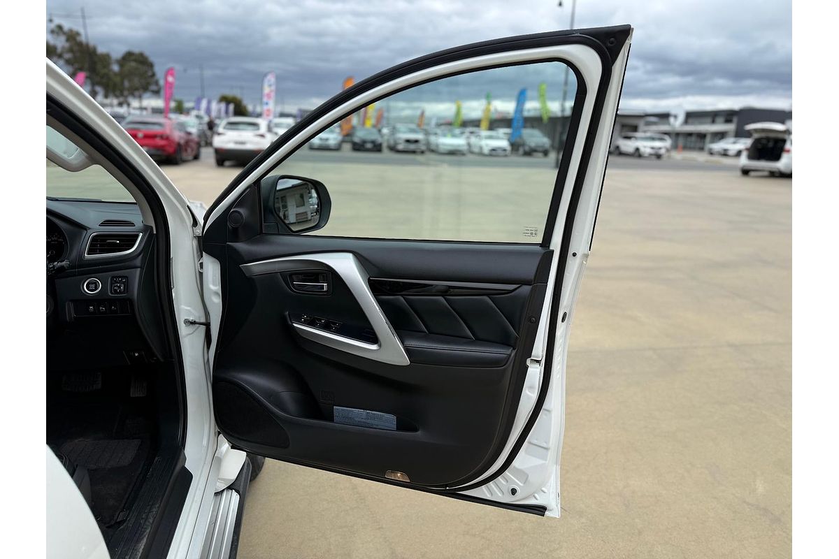 2019 Mitsubishi Pajero Sport Black Edition QE