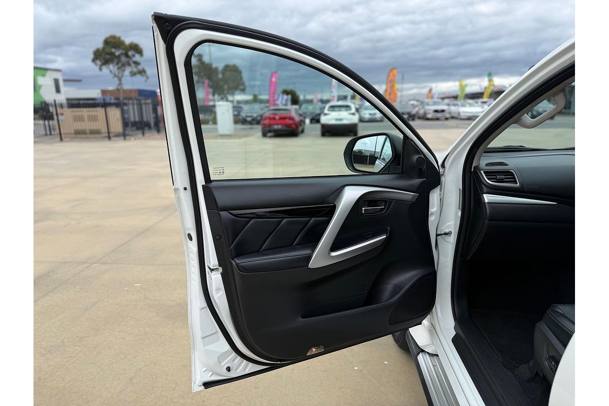 2019 Mitsubishi Pajero Sport Black Edition QE