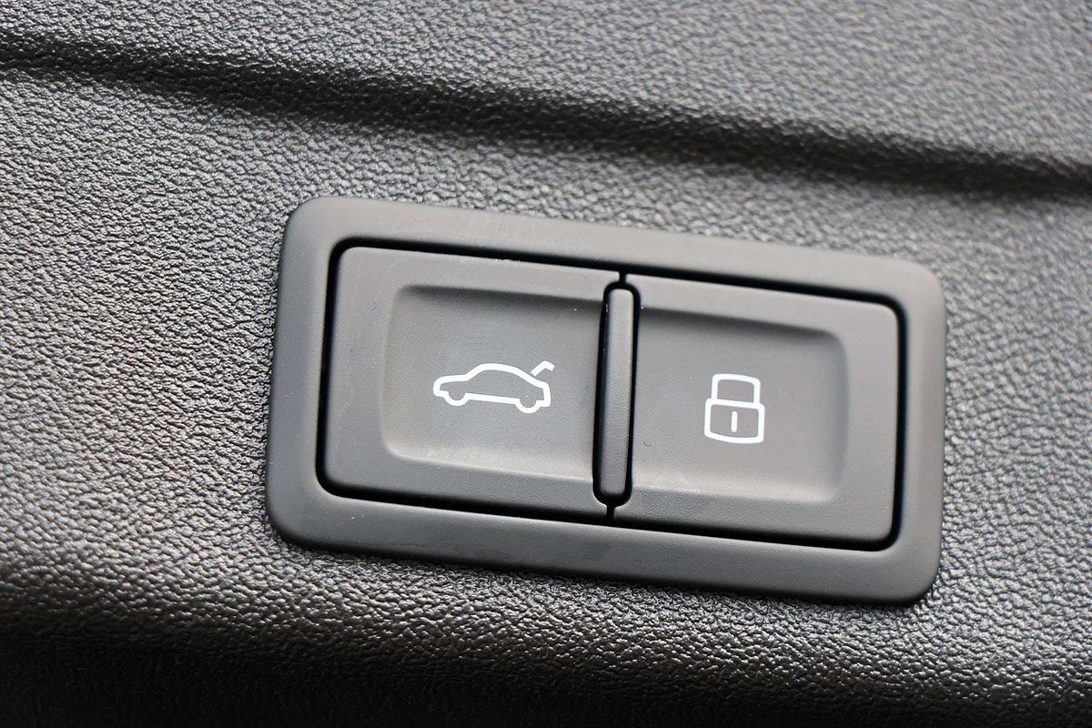 2025 Audi A5 e-hybrid S-Line B10