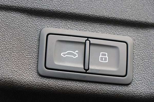 2025 Audi A5 e-hybrid S-Line B10