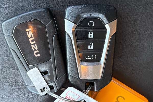 2024 Isuzu MU-X LS-T