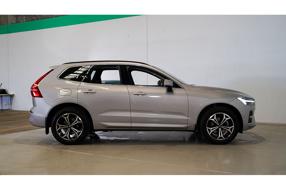 2022 Volvo XC60 B5 Momentum