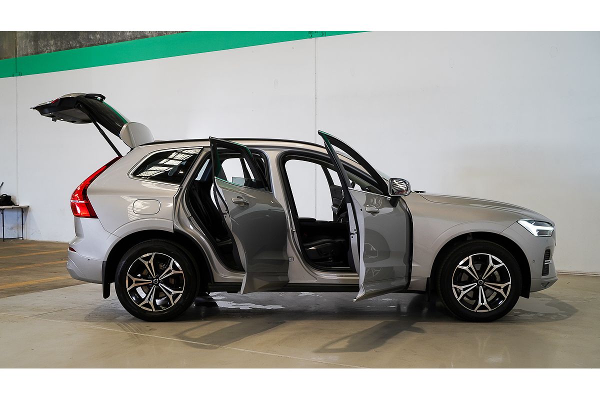 2022 Volvo XC60 B5 Momentum