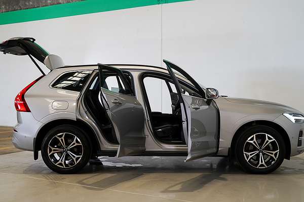2022 Volvo XC60 B5 Momentum