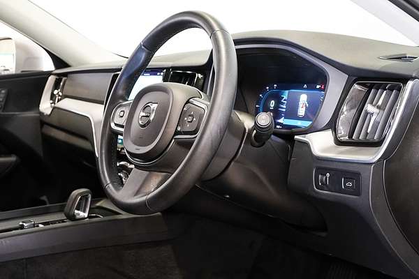 2022 Volvo XC60 B5 Momentum