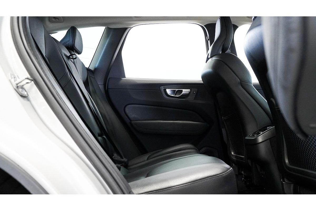 2022 Volvo XC60 B5 Momentum