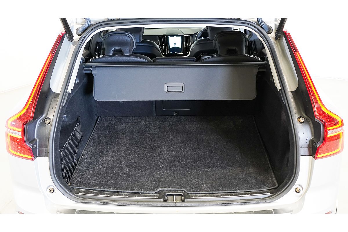 2022 Volvo XC60 B5 Momentum