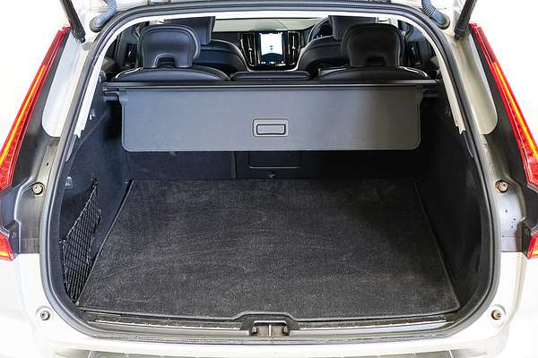 2022 Volvo XC60 B5 Momentum