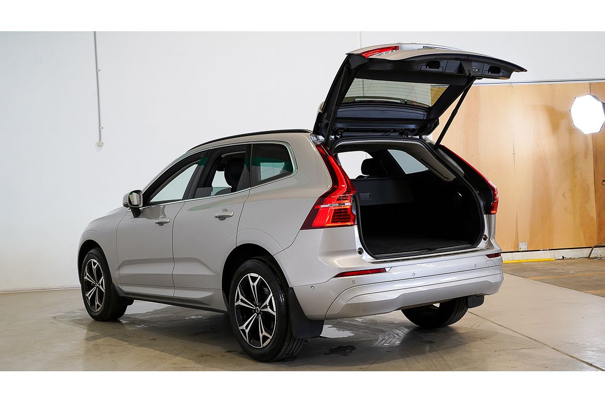 2022 Volvo XC60 B5 Momentum