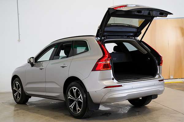 2022 Volvo XC60 B5 Momentum