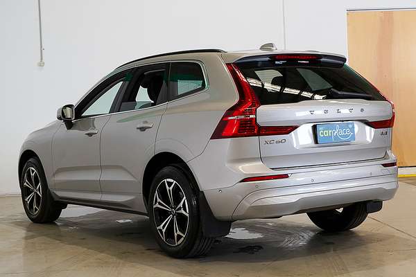 2022 Volvo XC60 B5 Momentum