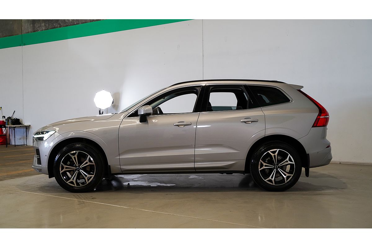 2022 Volvo XC60 B5 Momentum