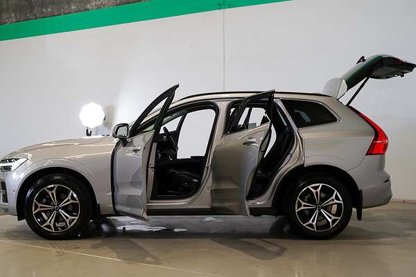 2022 Volvo XC60 B5 Momentum