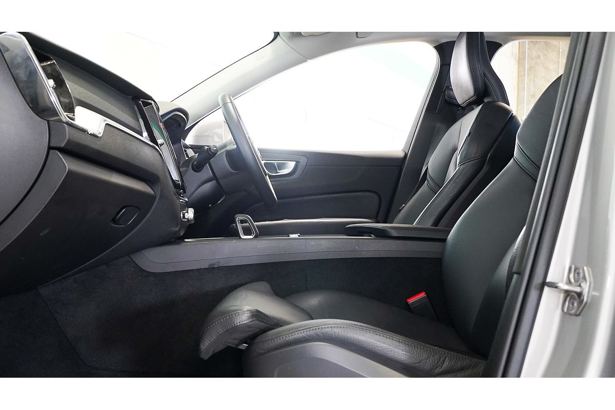 2022 Volvo XC60 B5 Momentum