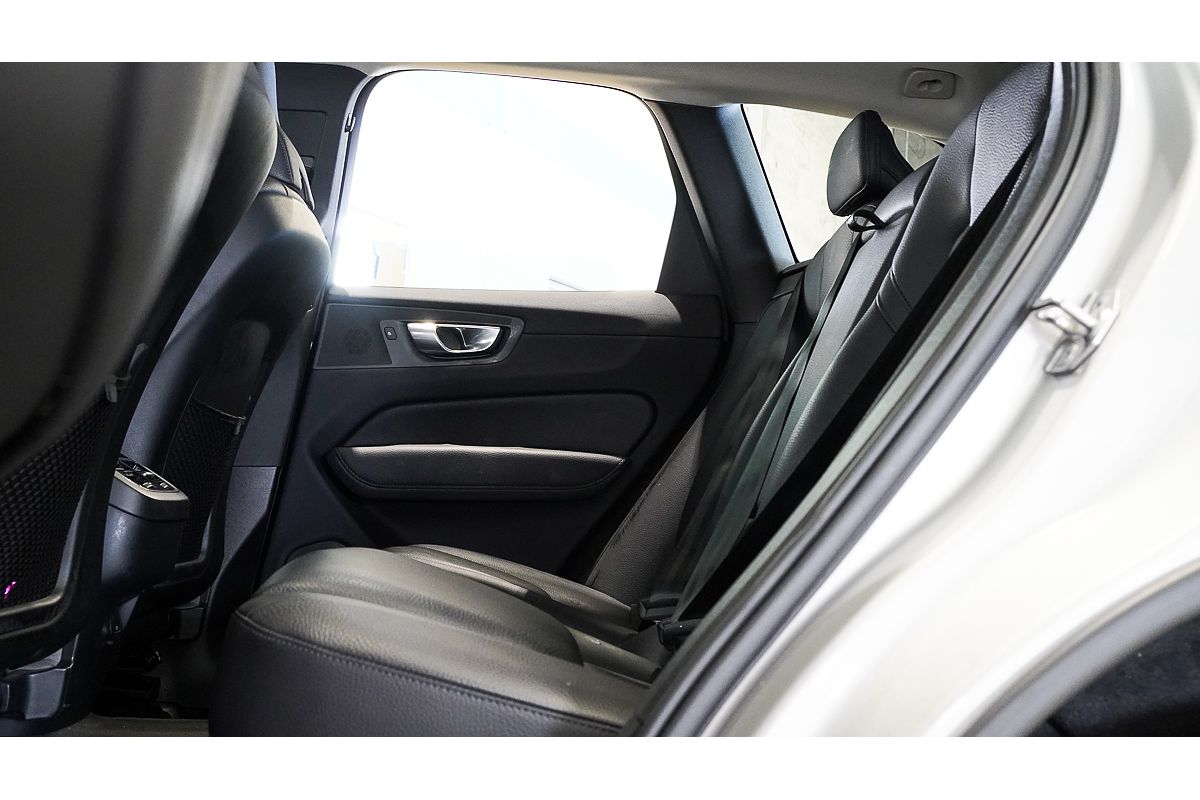 2022 Volvo XC60 B5 Momentum