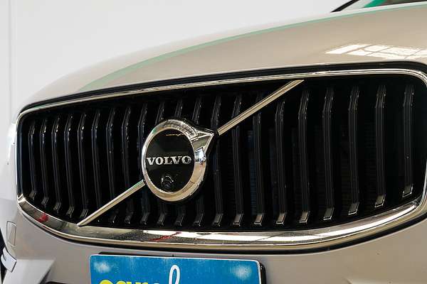 2022 Volvo XC60 B5 Momentum