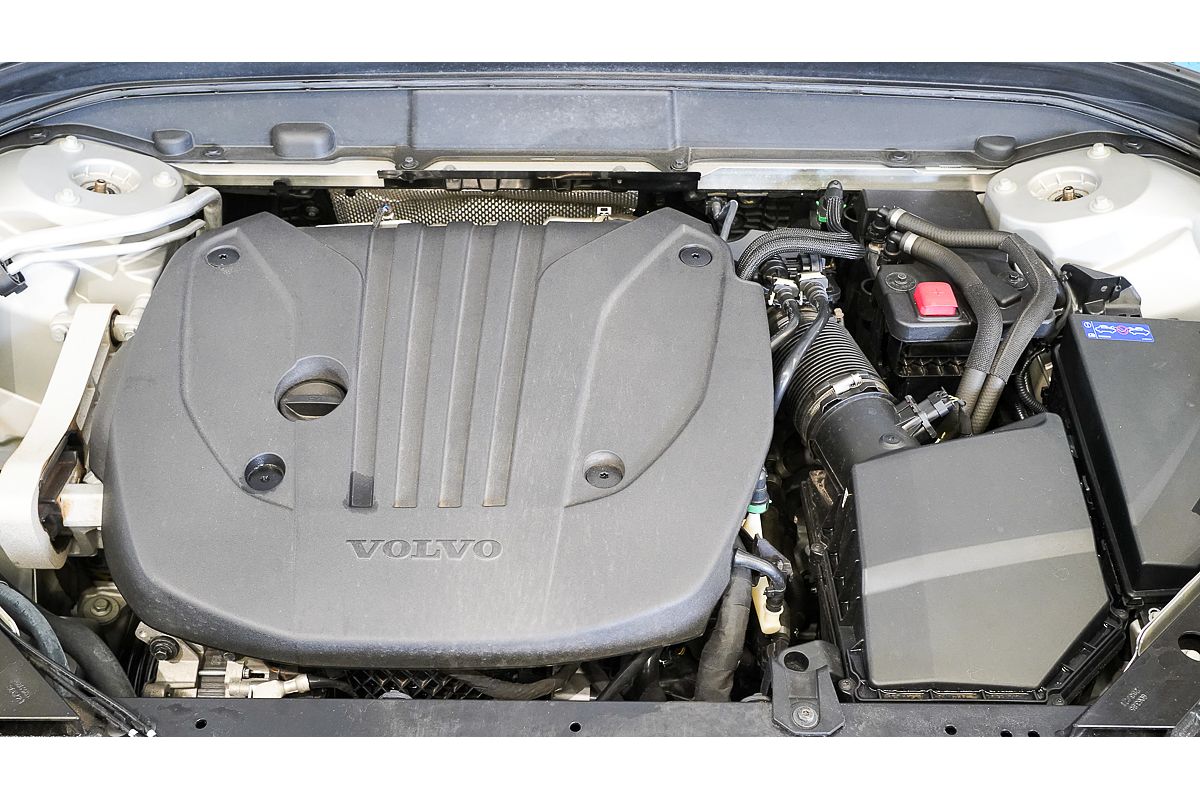 2022 Volvo XC60 B5 Momentum