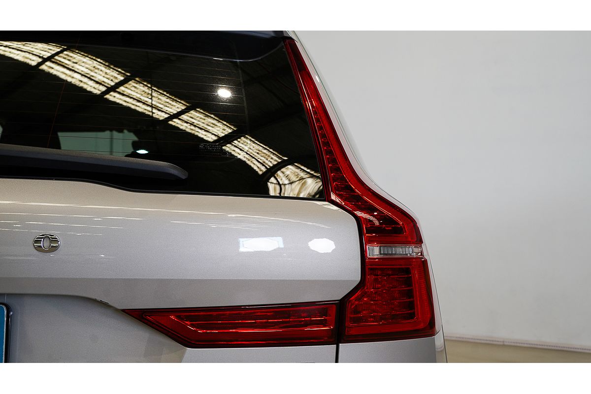 2022 Volvo XC60 B5 Momentum