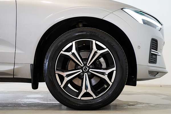 2022 Volvo XC60 B5 Momentum