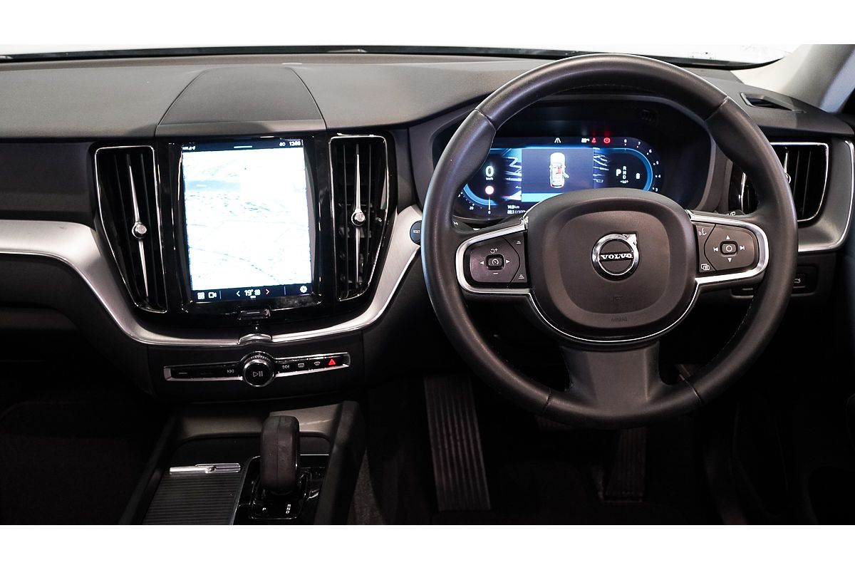 2022 Volvo XC60 B5 Momentum