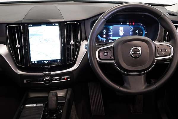 2022 Volvo XC60 B5 Momentum