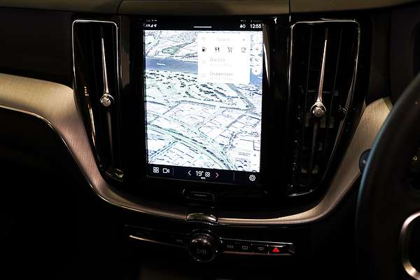 2022 Volvo XC60 B5 Momentum