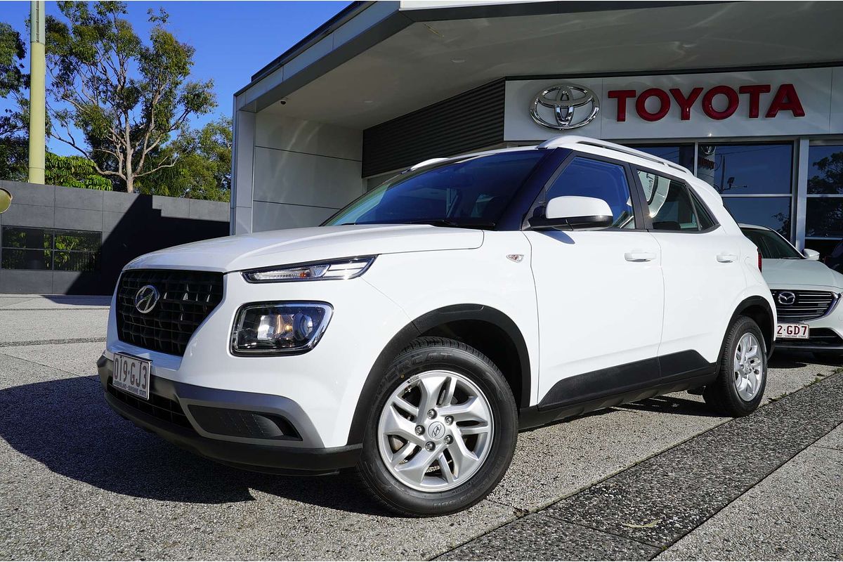 2022 Hyundai Venue VENUE  SNW5D261