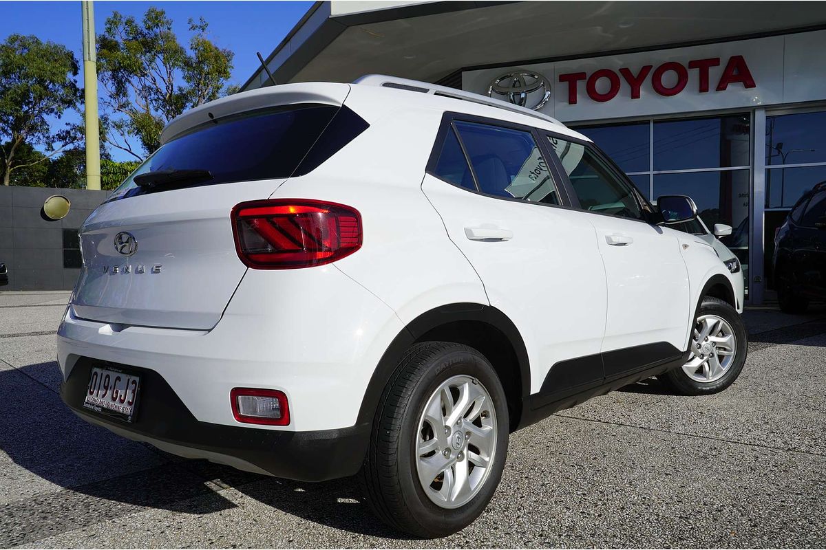 2022 Hyundai Venue VENUE  SNW5D261