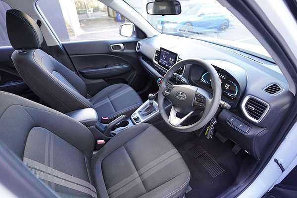 2022 Hyundai Venue VENUE  SNW5D261