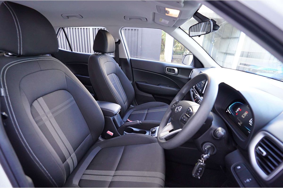 2022 Hyundai Venue VENUE  SNW5D261