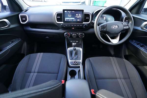 2022 Hyundai Venue VENUE  SNW5D261