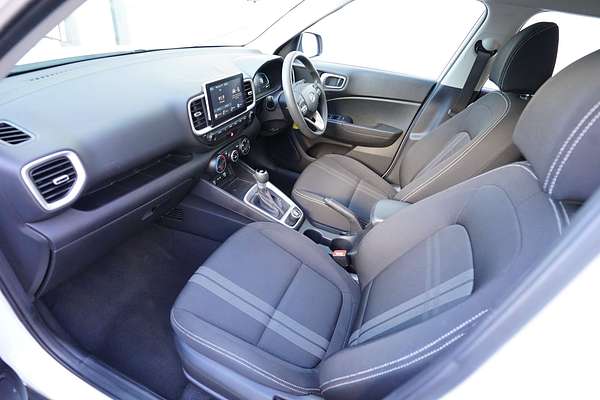 2022 Hyundai Venue VENUE  SNW5D261