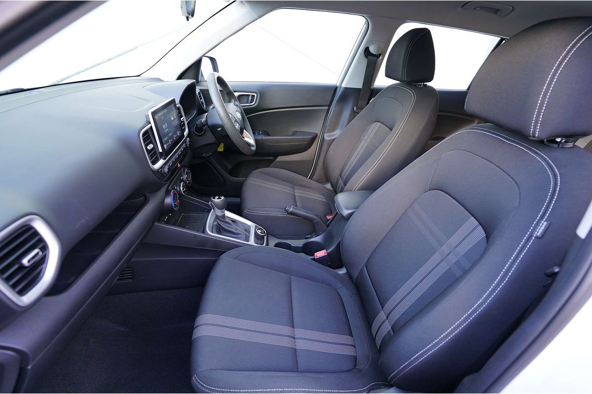 2022 Hyundai Venue VENUE  SNW5D261