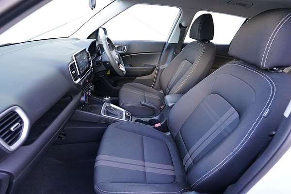 2022 Hyundai Venue VENUE  SNW5D261