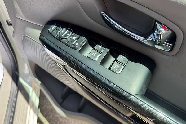 2015 Kia Carnival SLi YP