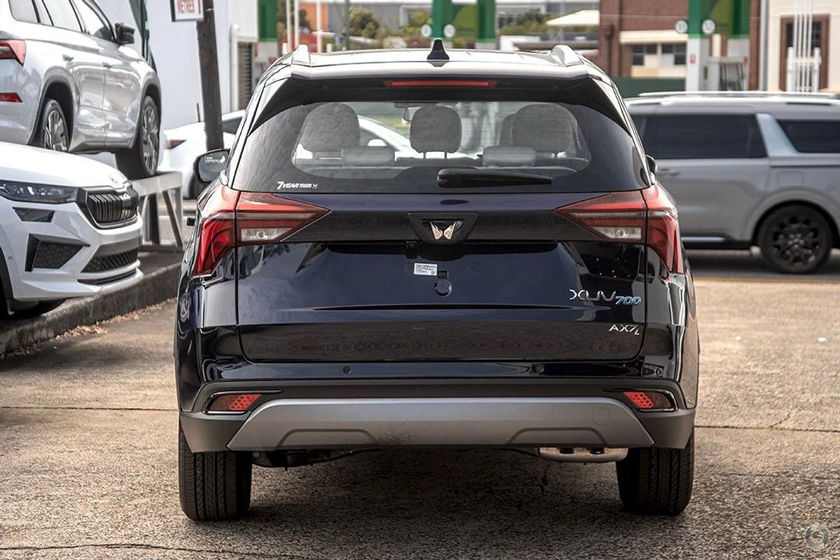 2025 Mahindra XUV700 AX7L