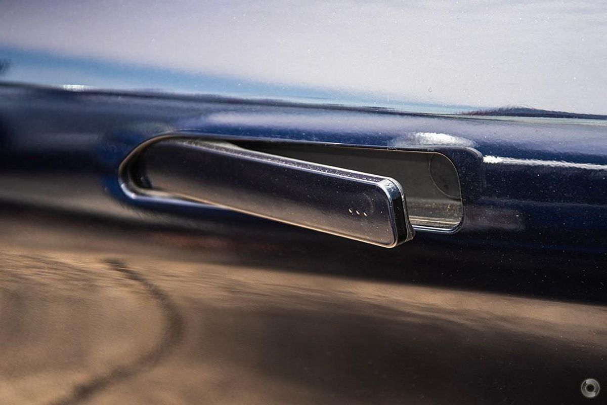 2025 Mahindra XUV700 AX7L