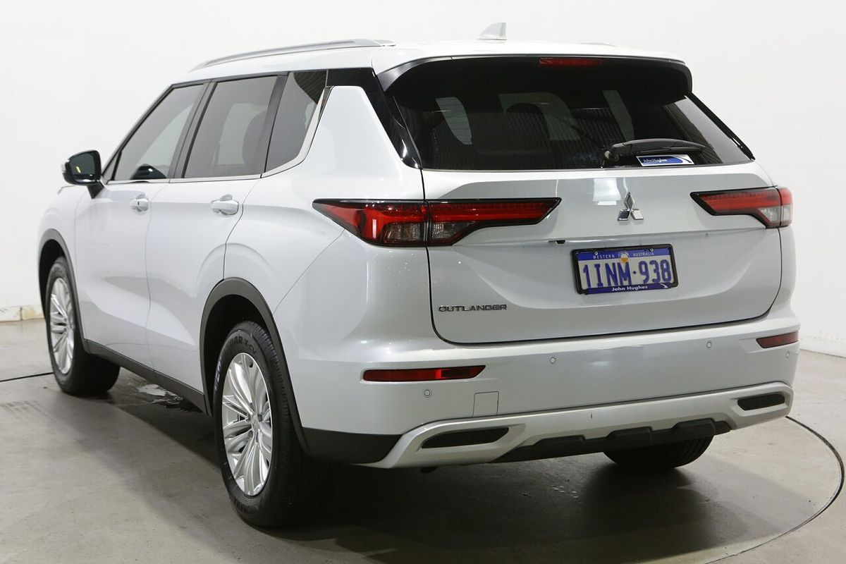 2024 Mitsubishi Outlander LS ZM