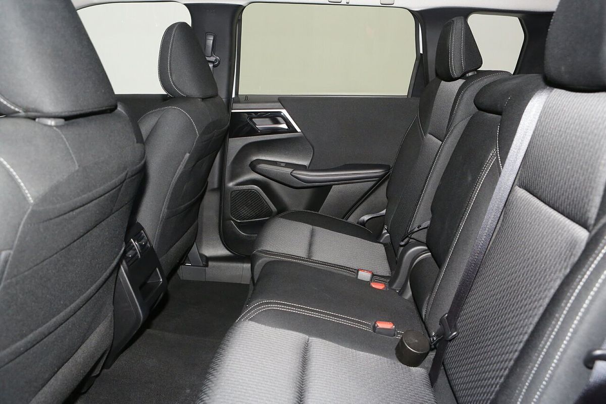 2024 Mitsubishi Outlander LS ZM