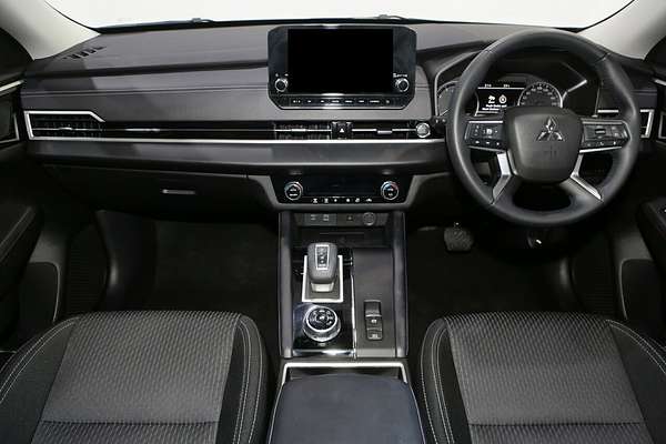 2024 Mitsubishi Outlander LS ZM