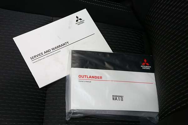 2024 Mitsubishi Outlander LS ZM