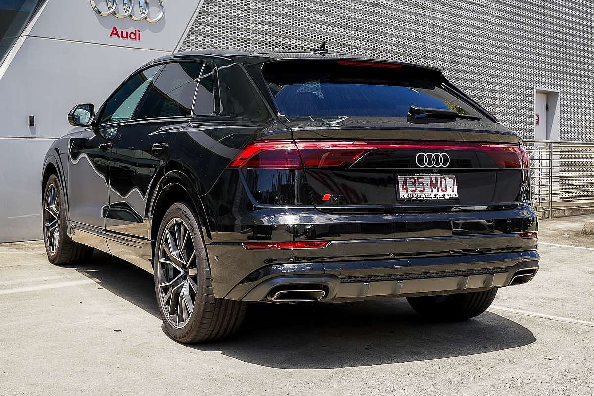 2024 Audi Q8 50 TDI S line F1