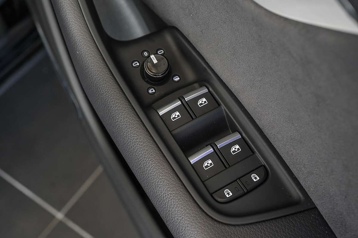 2024 Audi Q8 50 TDI S line F1