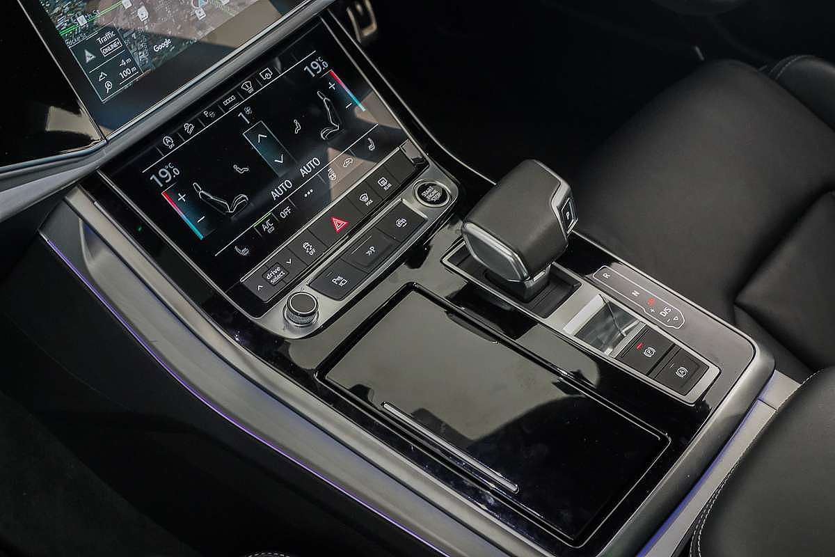 2024 Audi Q8 50 TDI S line F1